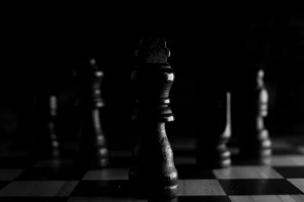 chess queen strategy